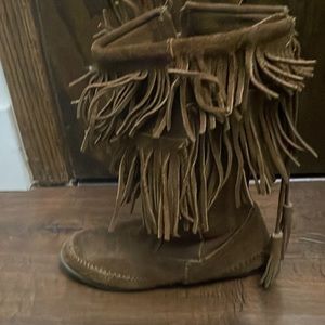 Minnetonka boots in great condition